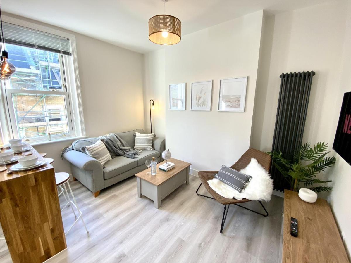 Stunning Beach Themed 2 Bed Apartment Bournemouth Bagian luar foto