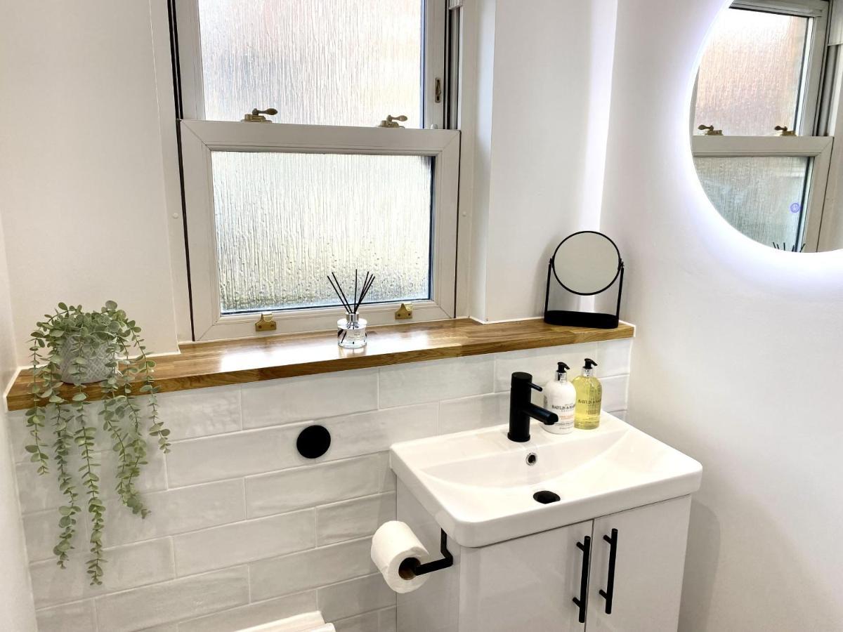 Stunning Beach Themed 2 Bed Apartment Bournemouth Bagian luar foto