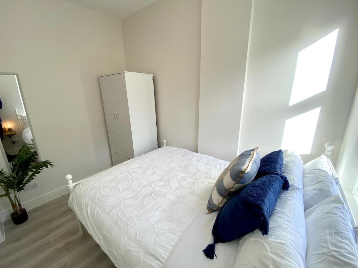 Stunning Beach Themed 2 Bed Apartment Bournemouth Bagian luar foto