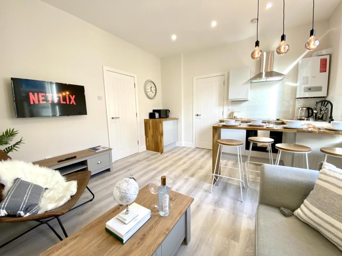 Stunning Beach Themed 2 Bed Apartment Bournemouth Bagian luar foto