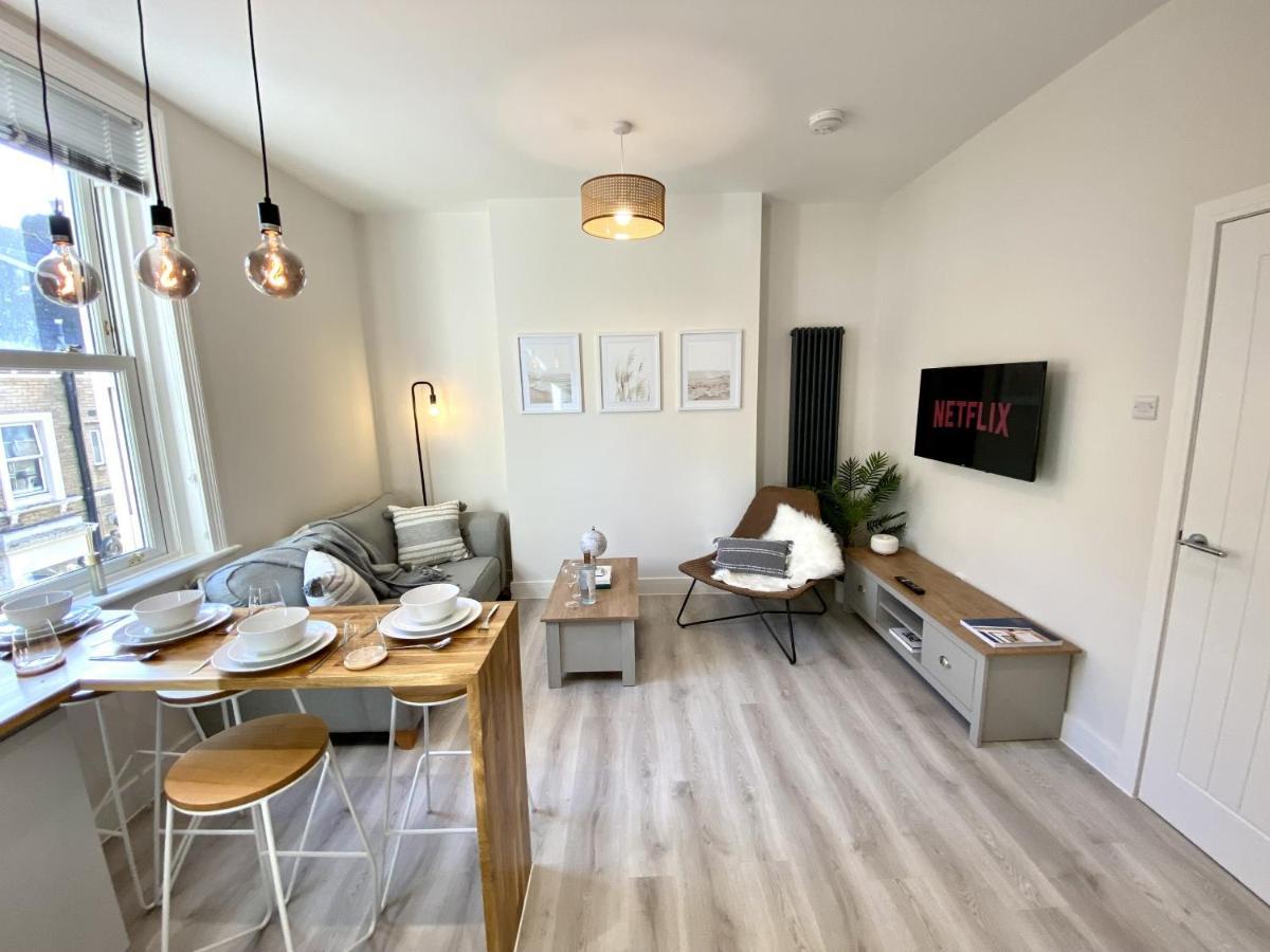 Stunning Beach Themed 2 Bed Apartment Bournemouth Bagian luar foto