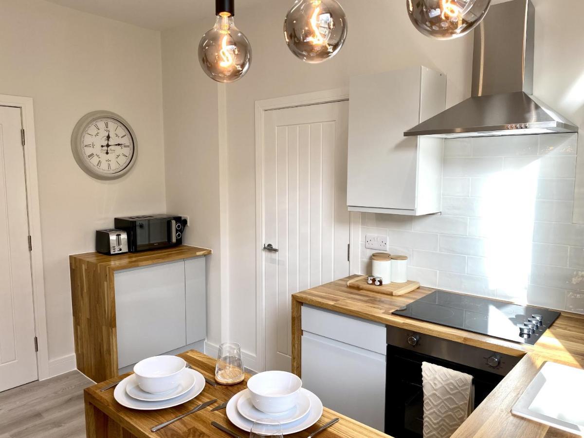 Stunning Beach Themed 2 Bed Apartment Bournemouth Bagian luar foto