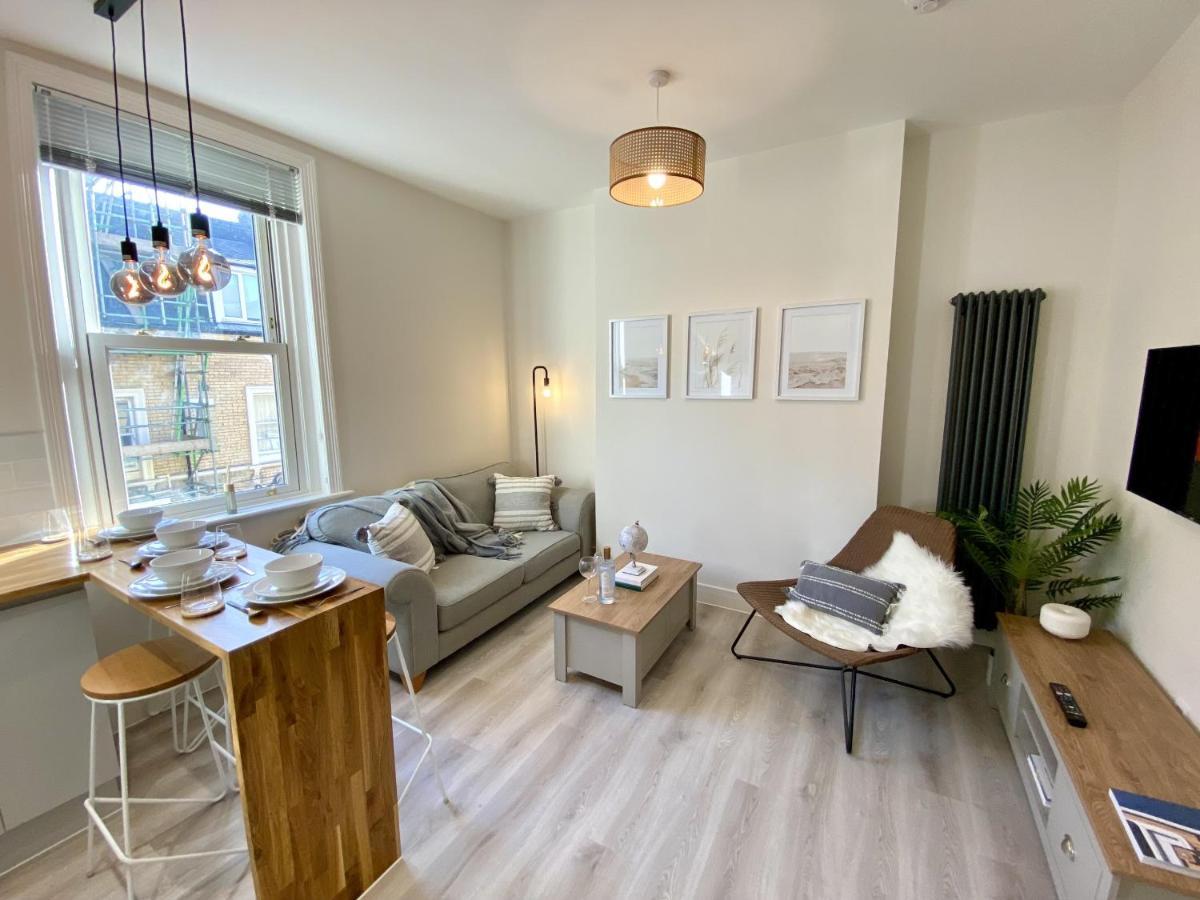 Stunning Beach Themed 2 Bed Apartment Bournemouth Bagian luar foto