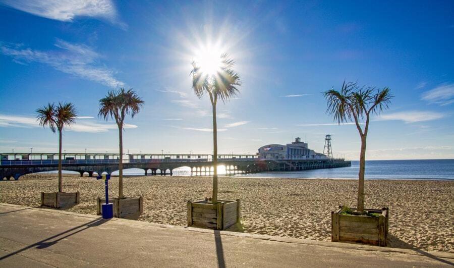 Stunning Beach Themed 2 Bed Apartment Bournemouth Bagian luar foto